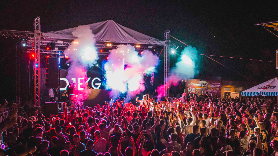 Large-scale festivals and markets with full event management