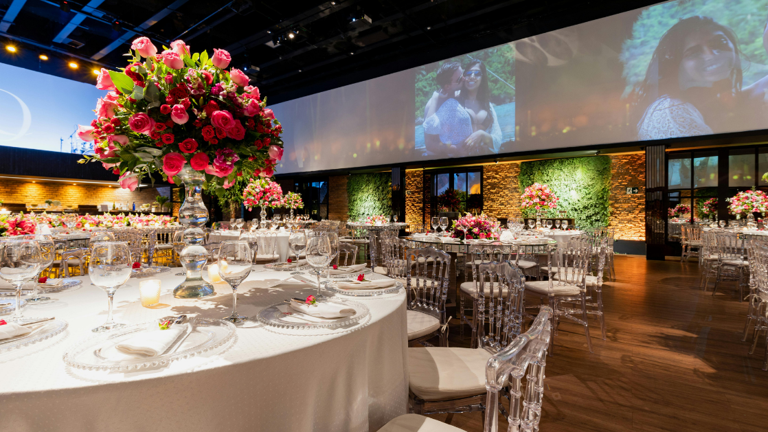 Elegant gala dinners with premium event production