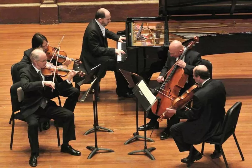 Live music performances tailored to your event theme